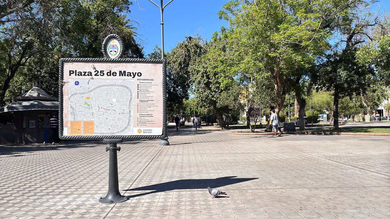 32. Sepulcro de Fray Santa María de Oro y Plaza Mayor