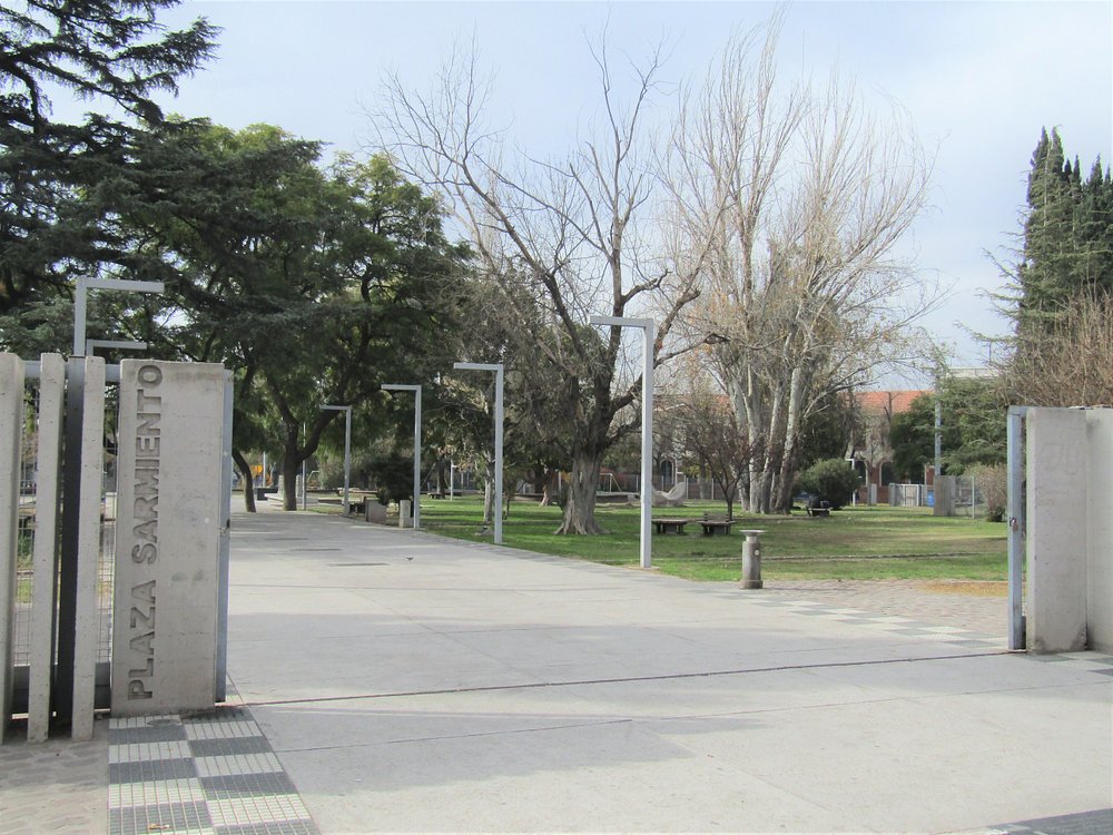 28. Plaza Sarmiento